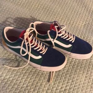 Vans off the wall Mulitcolor skate shoes. Like new